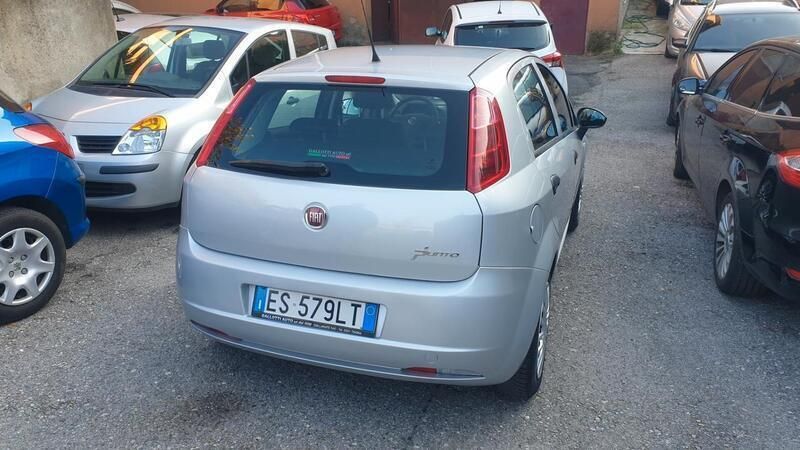 Usata Fiat Grande Punto 77 CV (56 kW) 2013 Grigio Utilitaria