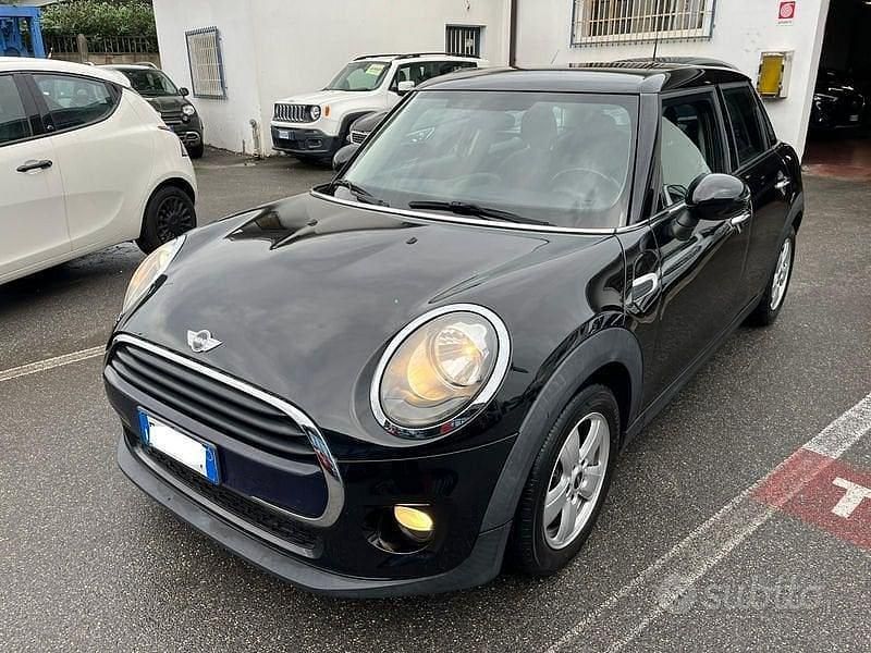 Usata Mini Cooper D Business 116 CV (85 kW) 2017 Nero Utilitaria