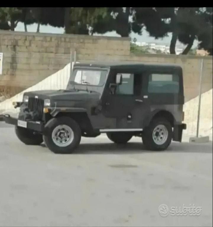 Grigio Usata 1987 Jeep CJ SUV | 12.000 € - Immagine 1/4
