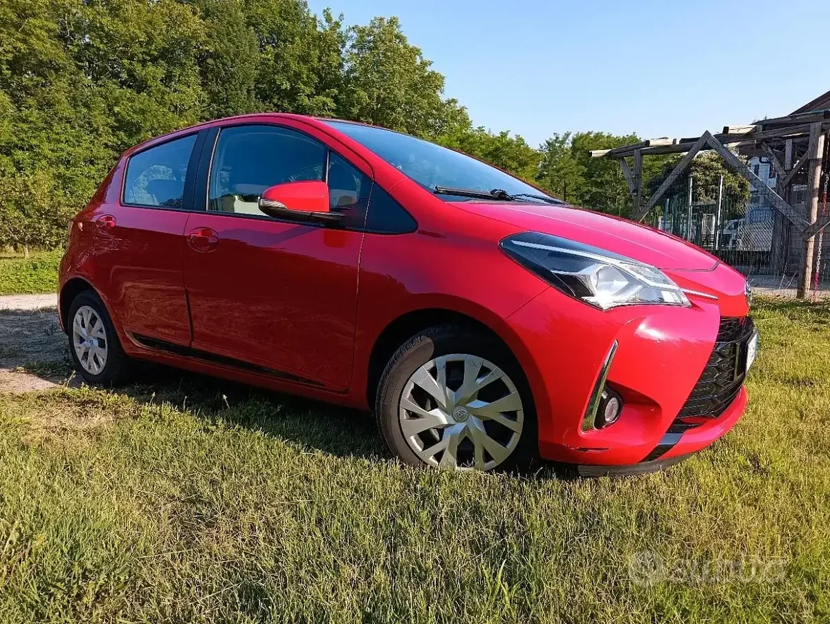 Usata Toyota Yaris Active 72 CV (52 kW) 2019 Rosso Berlina