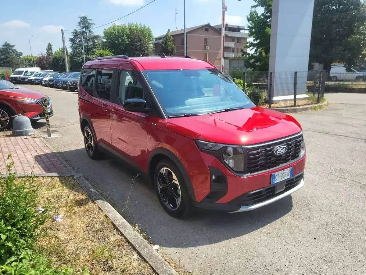 Usata Ford Tourneo Courier Active 126 CV (92 kW) 2024 Rosso Monovolume