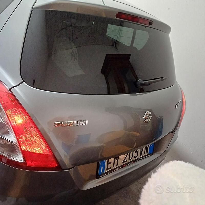 Usata Suzuki Swift 75 CV (55 kW) 2010 Grigio Berlina