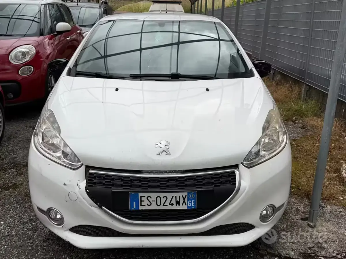 Usata Peugeot 208 68 CV (50 kW) 2012 Bianco Utilitaria