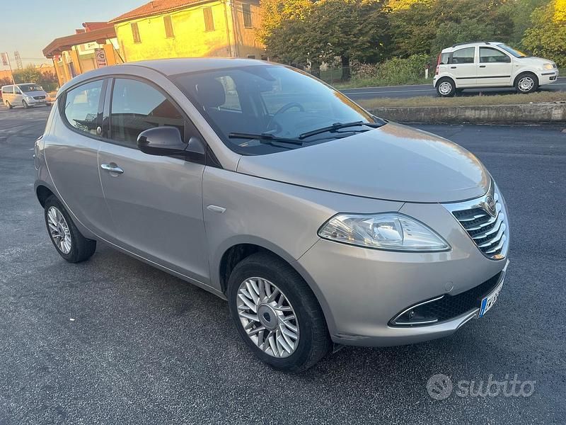 Usata Lancia Ypsilon Gold 85 CV (62 kW) 2014 Beige Utilitaria
