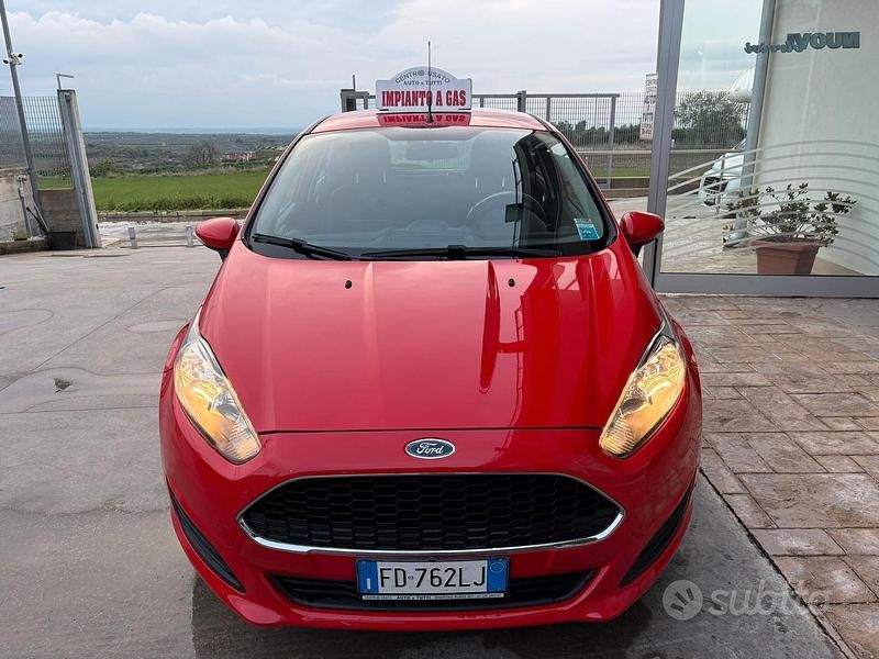 Usata Ford Fiesta Titanium 95 CV (69 kW) 2016 Rosso Berlina