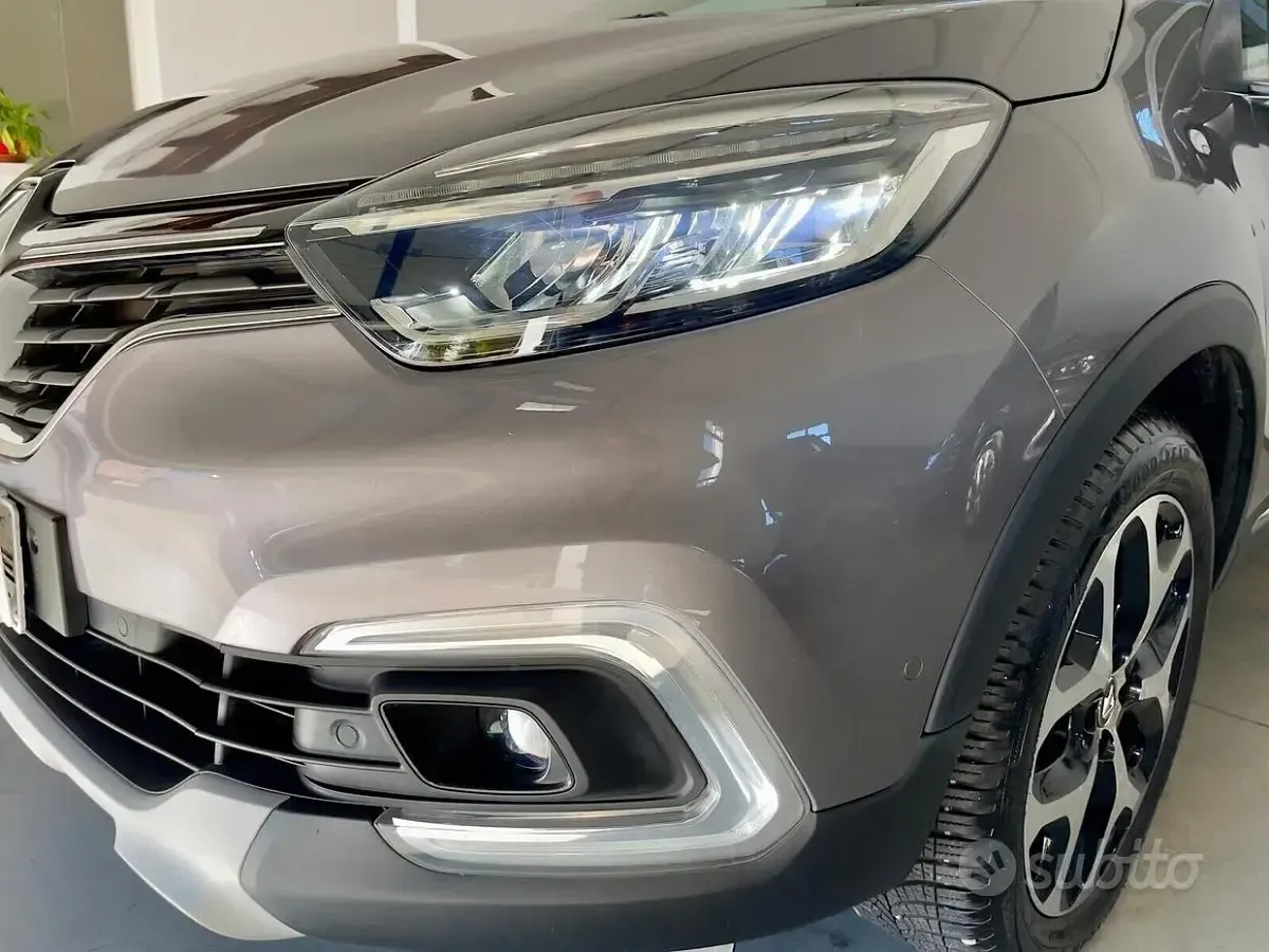 Käytetty Renault Captur Intens 90 HP (66 kW) 2019 Harmaa Katumaasturi