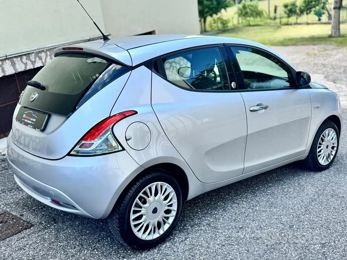 Usata Lancia Ypsilon 69 CV (50 kW) 2018 Grigio Utilitaria