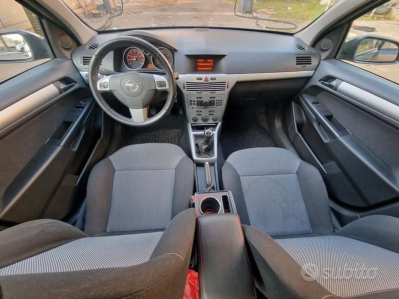 Usata Opel Astra Cosmo 115 CV (84 kW) 2009 Beige Berlina