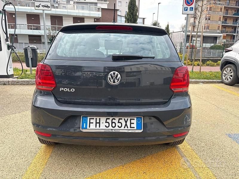 Usata VW Polo Comfortline 75 CV (55 kW) 2017 Grigio Berlina