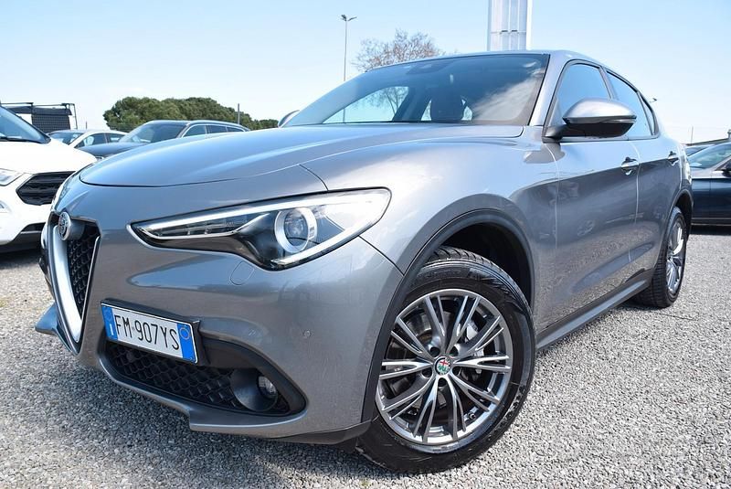 Usata Alfa Romeo Stelvio Executive 180 CV (132 kW) 2017 Grigio SUV