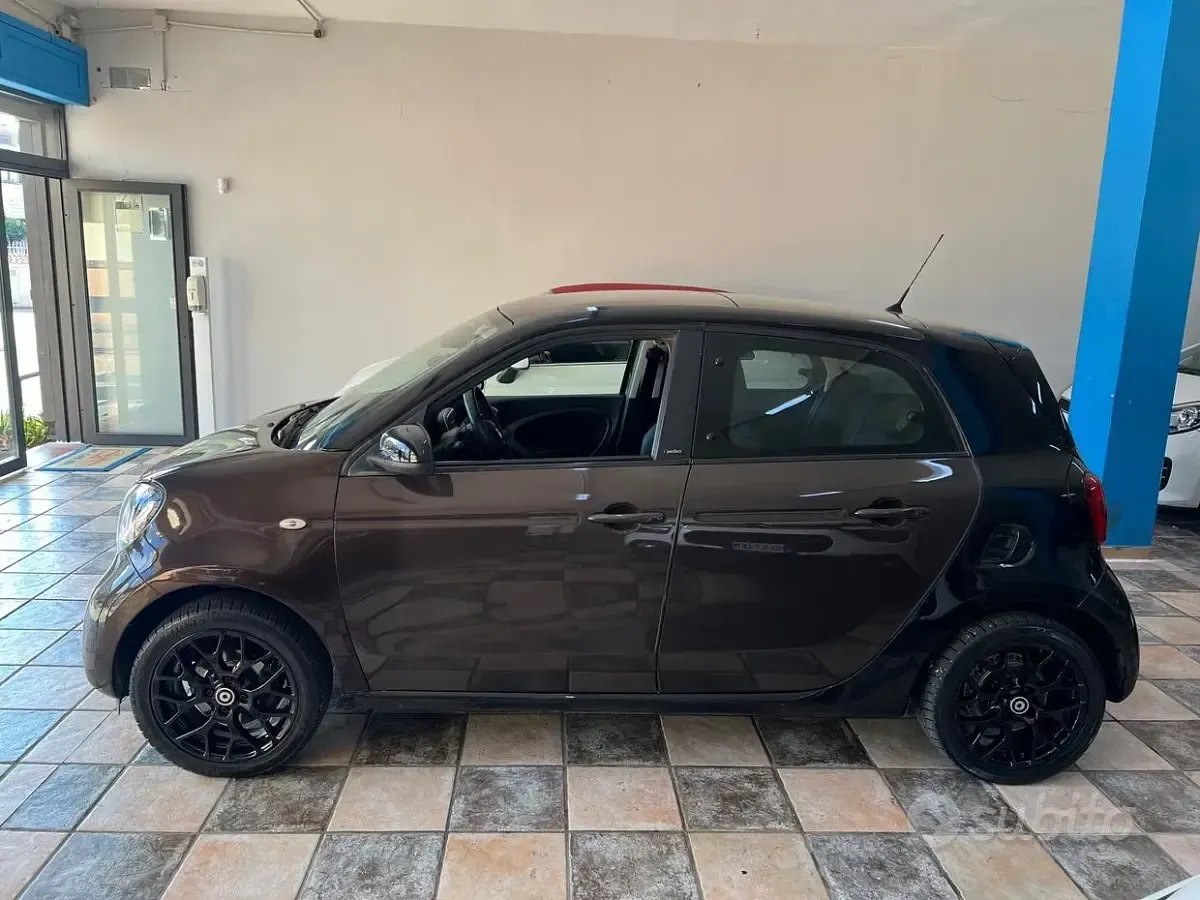 Usata Smart ForFour Prime 90 CV (66 kW) 2018 Nero Utilitaria