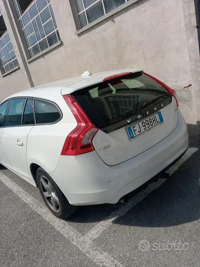 Usata Volvo V60 Business Edition 150 CV (110 kW) 2017 Bianco Station wagon