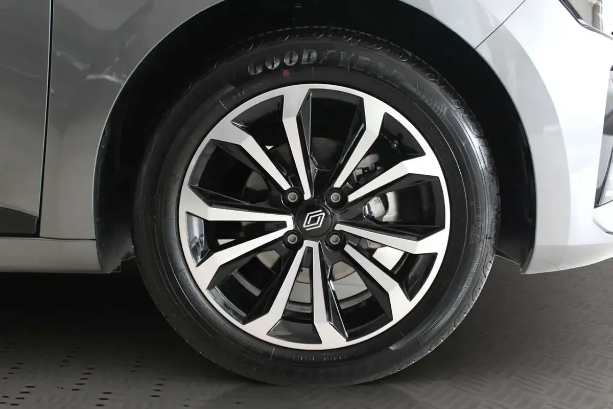 Nuova Renault Clio V Techno 101 CV (74 kW) 2025 Grigio Berlina