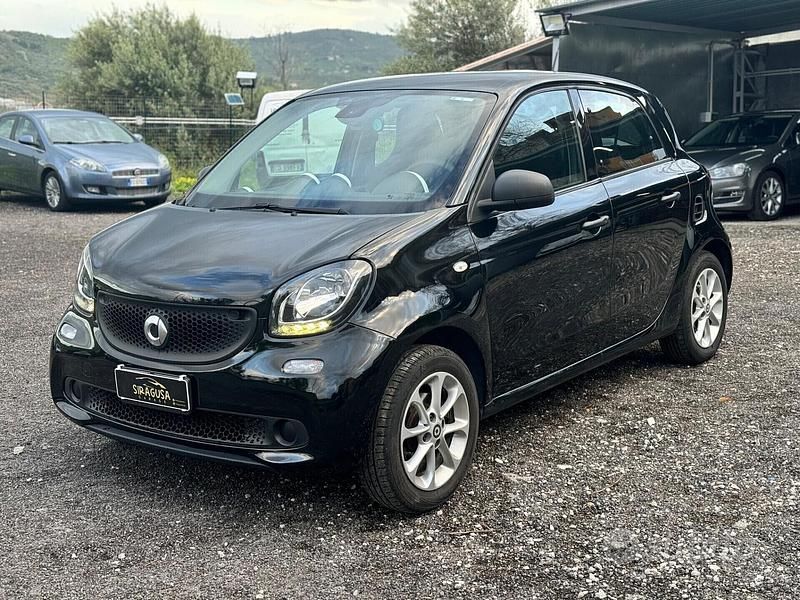 Begagnad Smart ForFour 71 HK (52 kW) 2016 Svart Halvkombi