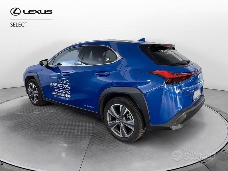 Usata Lexus UX 300e Luxury Line 150 kW (204 CV) 2021 Blu SUV