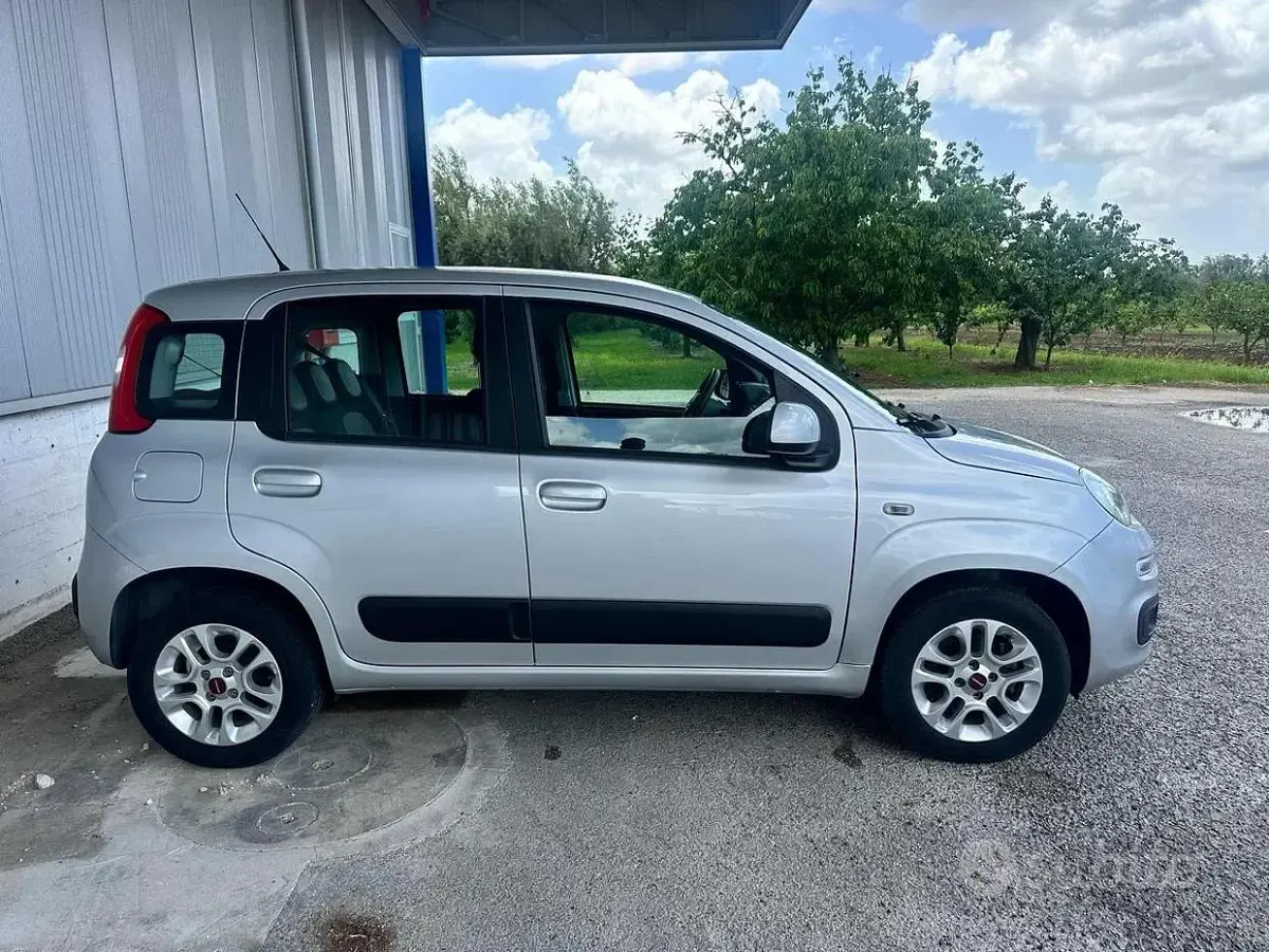 Usata Fiat Panda Lounge 69 CV (50 kW) 2020 Argento Utilitaria