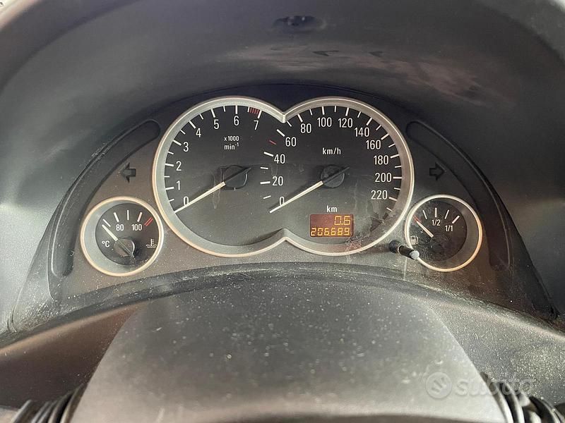 Usata Opel Corsa 80 CV (58 kW) 2004 Utilitaria