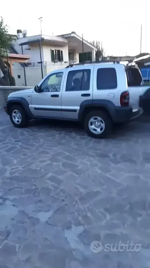 Usata Jeep Cherokee 163 CV (119 kW) 2006 SUV