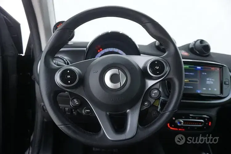Usata Smart ForTwo Coupé Passion 41 kW (56 CV) 2021 Nero Utilitaria