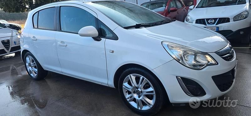 Usata Opel Corsa Edition 85 CV (62 kW) 2013 Bianco Utilitaria