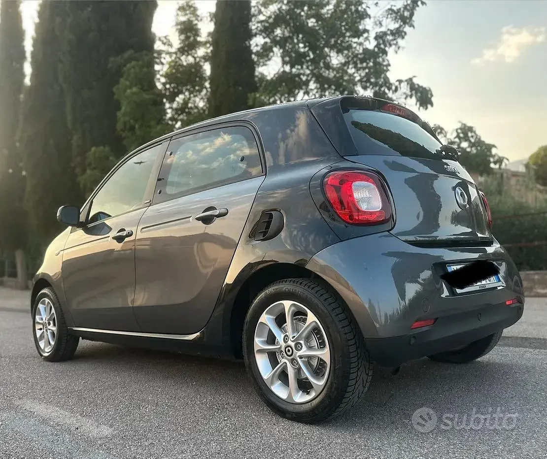 Usata Smart ForFour Passion 71 CV (52 kW) 2016 Grigio Utilitaria