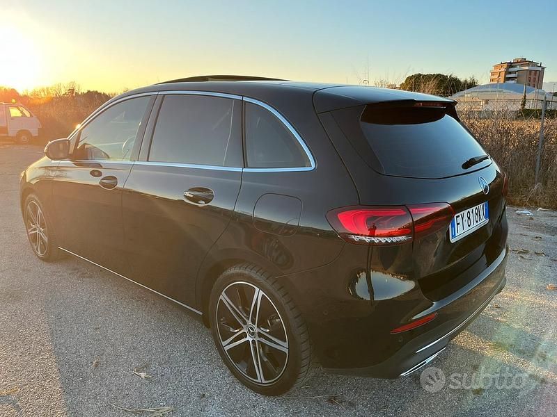 Usata Mercedes B200 150 CV (110 kW) 2019 Nero Monovolume