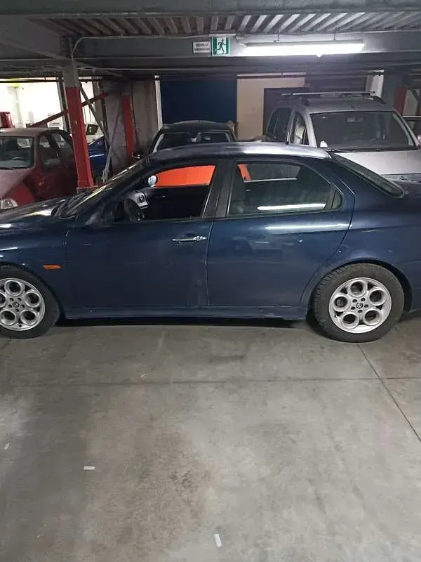 Usata Alfa Romeo 156 105 CV (77 kW) 2000 Bluazzurro Berlina