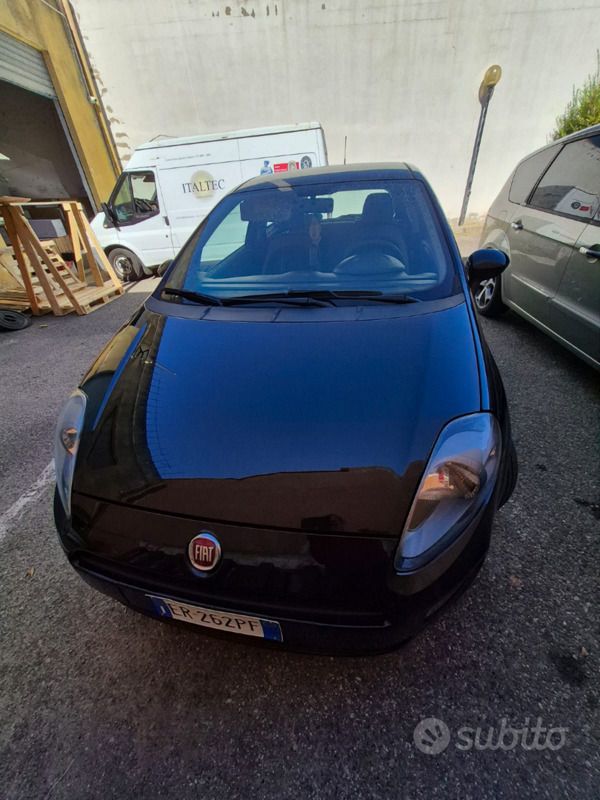 Usata Fiat Grande Punto 65 CV (47 kW) 2013 Nero Utilitaria