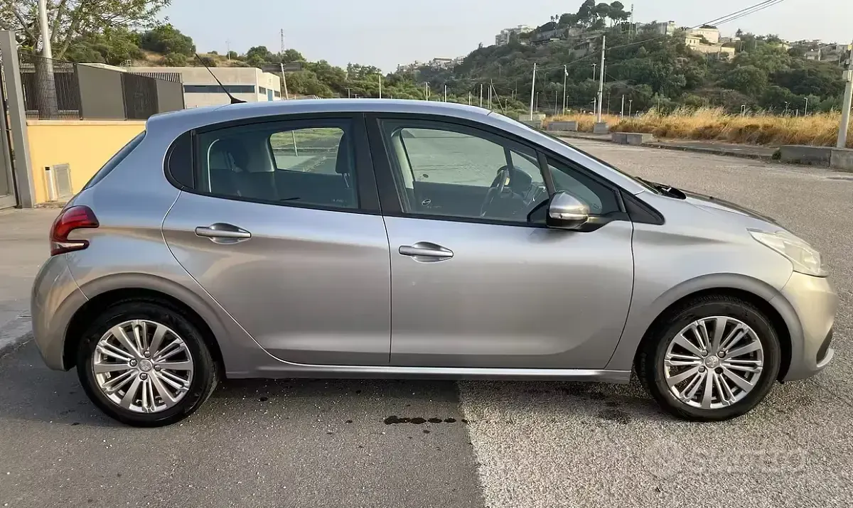 Usata Peugeot 208 102 CV (75 kW) 2019 Grigio Utilitaria