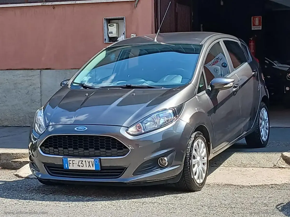 Usata Ford Fiesta 95 CV (69 kW) 2016 Grigio Utilitaria