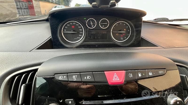 Usata Lancia Ypsilon 69 CV (50 kW) 2012 Bianco Utilitaria