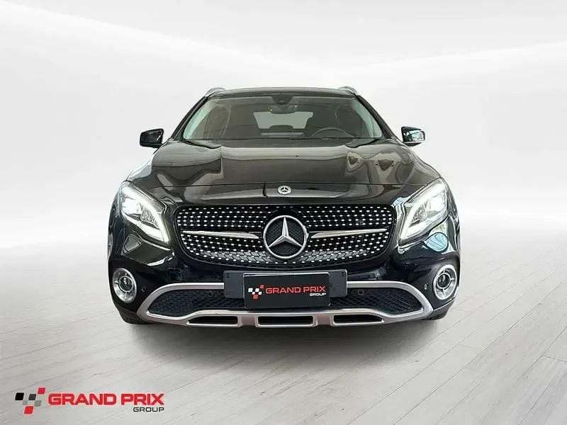 Usata Mercedes GLA200 136 CV (100 kW) 2019 Nero SUV
