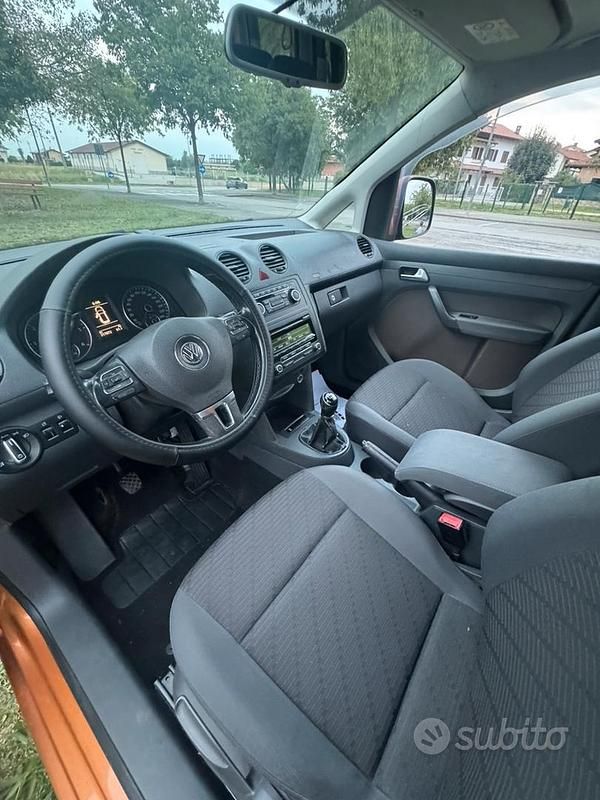 Begagnad VW Caddy 140 HK (102 kW) 2014 Brun Minibuss