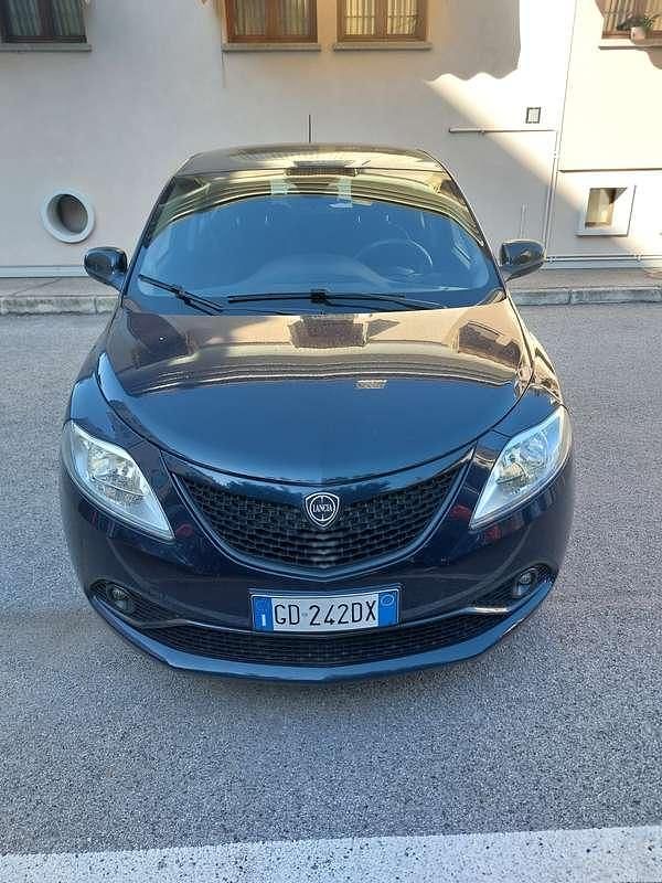 Usata Lancia Ypsilon 69 CV (50 kW) 2020 Blu/azzurro Utilitaria