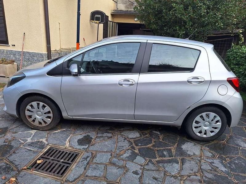 Usata Toyota Yaris Active 65 CV (47 kW) 2015 Utilitaria