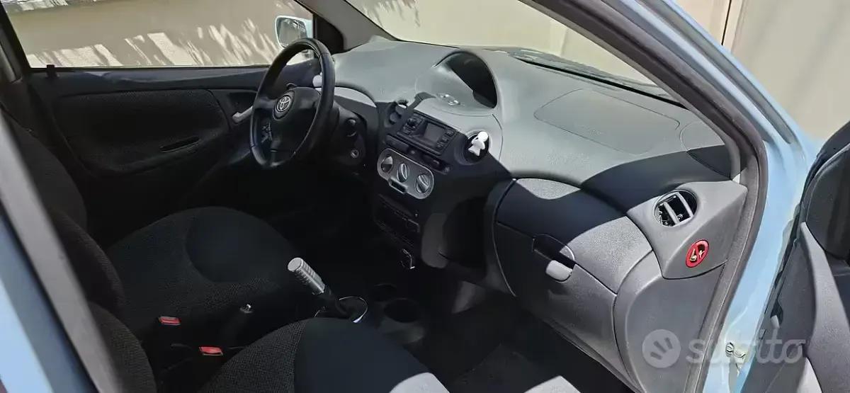 Usata Toyota Yaris 75 CV (55 kW) 2004 Berlina