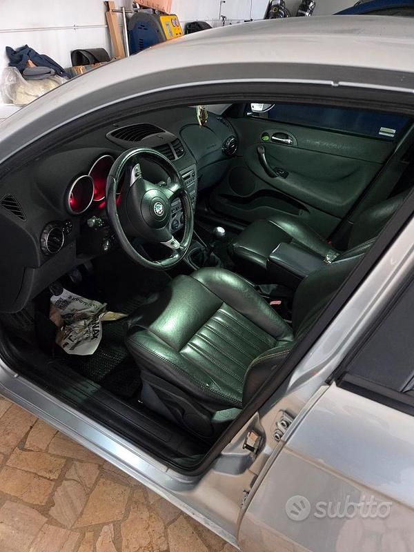 Usata Alfa Romeo 147 115 CV (84 kW) 2002 Grigio Utilitaria
