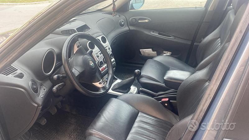 Usata Alfa Romeo 156 150 CV (110 kW) 2004 Grigio Berlina