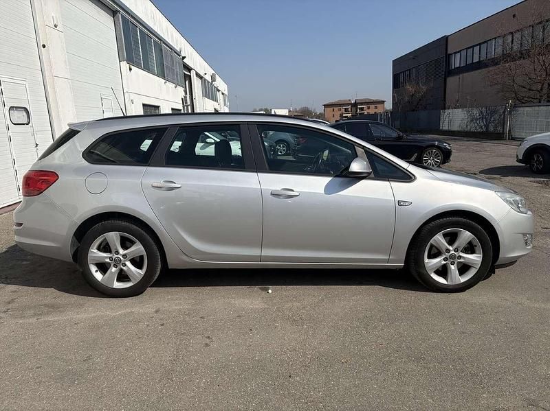 Usata Opel Astra 110 CV (80 kW) 2012 Other Station wagon