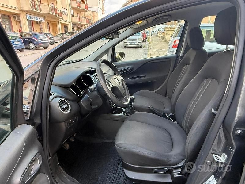 Usata Fiat Punto Lounge 69 CV (50 kW) 2015 Grigio Utilitaria