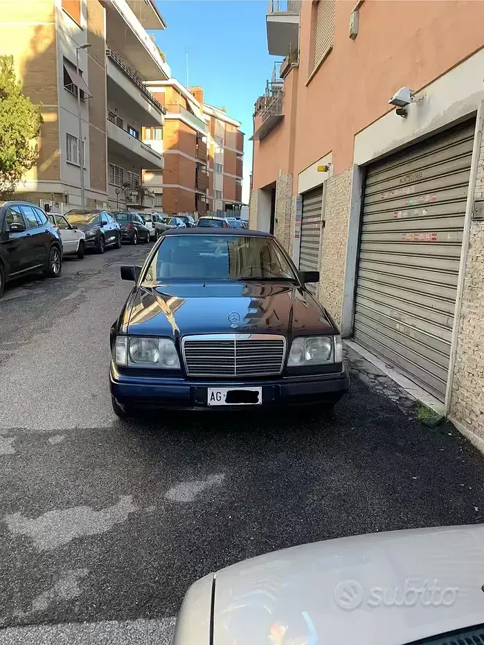 Usata Mercedes E200 136 CV (100 kW) 1995 Bluazzurro Cabrio