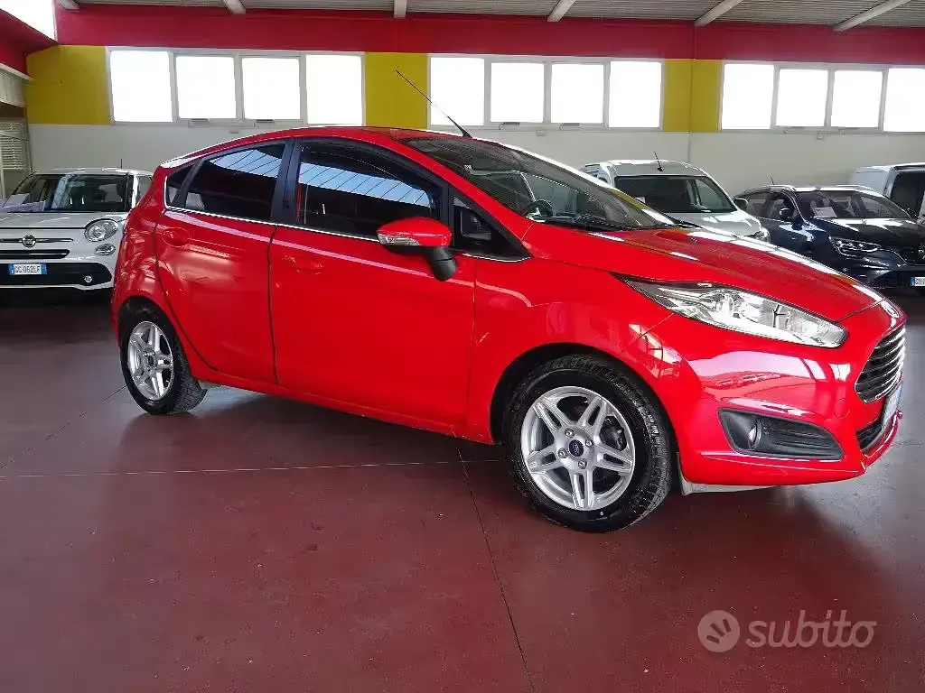 Usata Ford Fiesta Titanium 75 CV (55 kW) 2014 Rosso Utilitaria