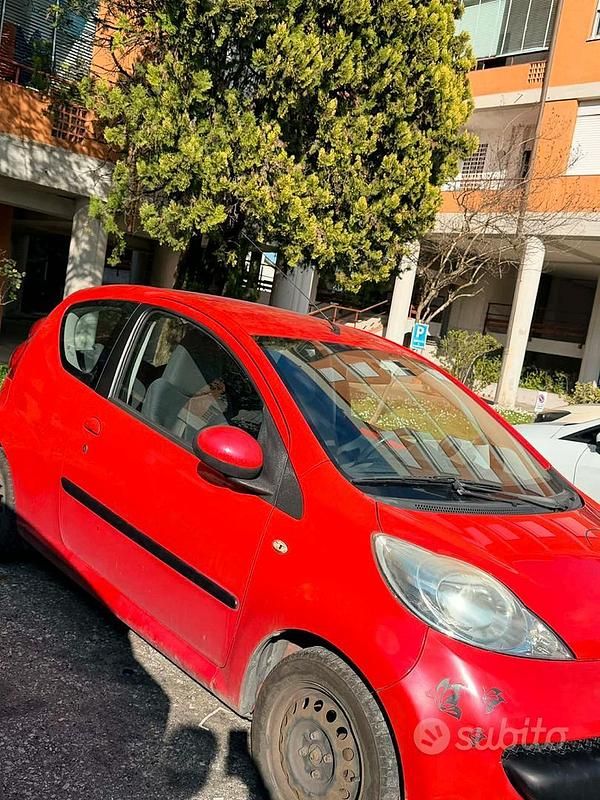 Usata Peugeot 107 68 CV (50 kW) 2007 Rosso Utilitaria