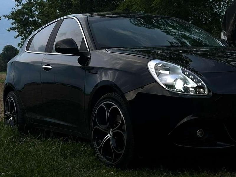 Nero Usata 2013 Alfa Romeo Giulietta Distinctive Tre volumi | 9800 € (Molto cara) - Immagine 1/4