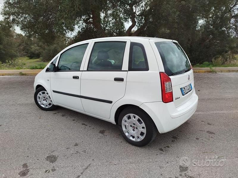 Usata Fiat Idea 90 CV (66 kW) 2012 Bianco Monovolume