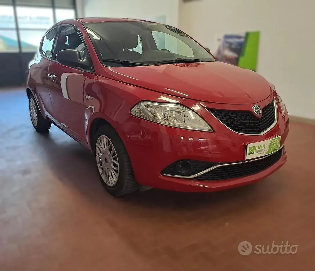 Usata Lancia Ypsilon 69 CV (50 kW) 2016 Rosso Utilitaria