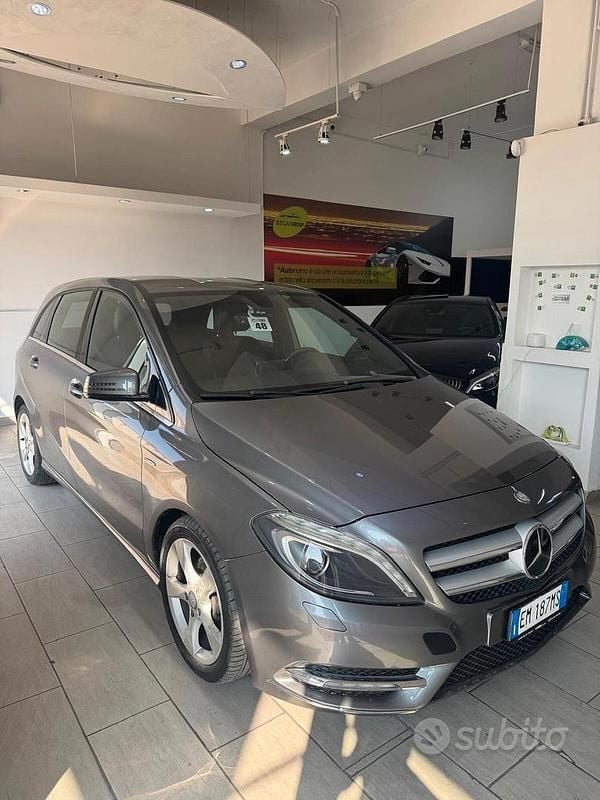 Usata Mercedes B180 Premium 109 CV (80 kW) 2012 Grigio Utilitaria