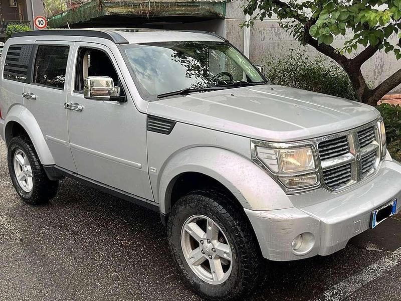 Argento Usata 2007 Dodge Nitro SXT SUV | 7200 € (Buon prezzo) - Immagine 1/4