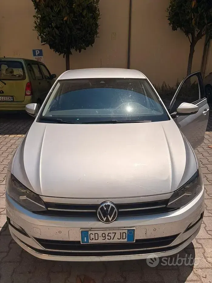 Usata VW Polo 90 CV (66 kW) 2021 Grigio Utilitaria