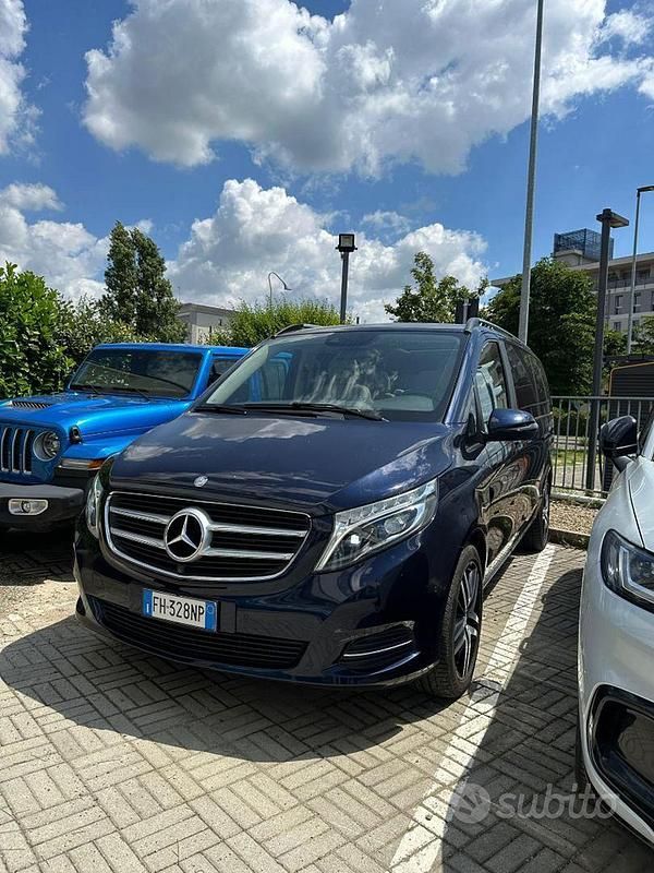 Usata Mercedes V250 Exclusive 190 CV (139 kW) 2017 Blu metallizzato Monovolume